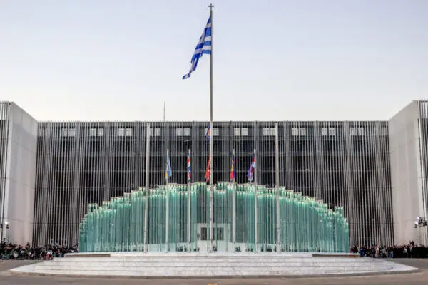 Ελένα Μπόμπου: Μια ανερχόμενη δύναμη στην τέχνη