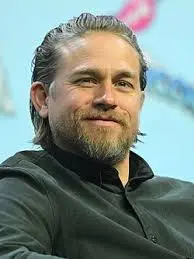 Charlie Hunnam: Μια ματιά στη ζωή και την καριέρα του