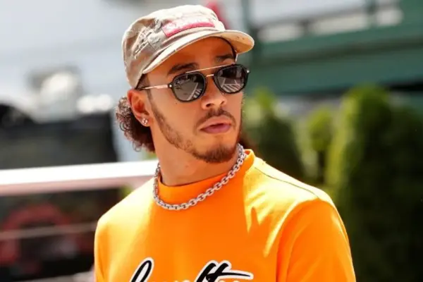 Lewis Hamilton: Η Εξαιρετική Καριέρα του Σπορ