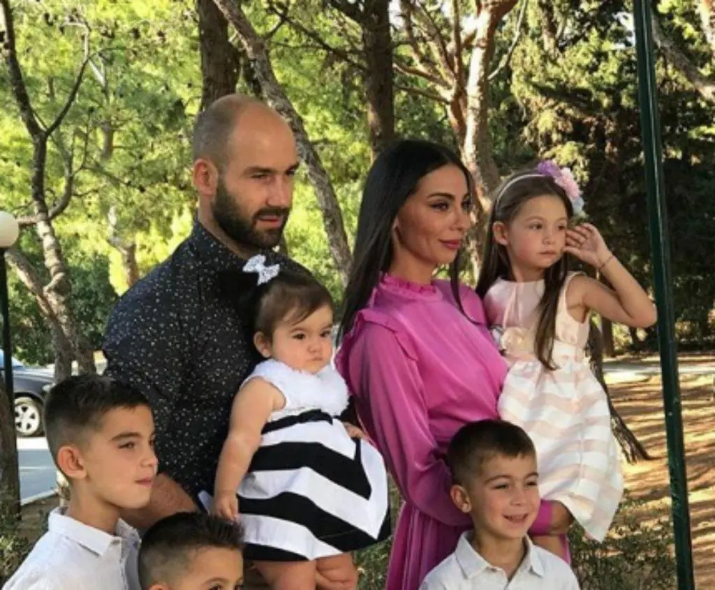 Η Οικογενειακή Ζωή του Βασίλη Σπανούλη image 1