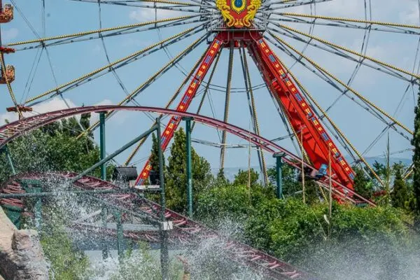 Allou Fun Park: Ολεθρός παράδεισος διασκέδασης στην Αθήνα