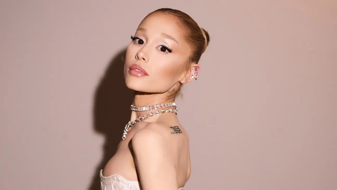 Ariana Grande: Μια Ματιά στη Σημερινή Μουσική Σκηνή
