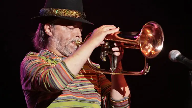 Chuck Mangione: Ιστορία και Κληρονομιά στην Τζαζ Μουσική