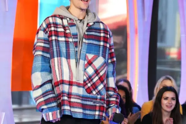 Justin Bieber: Μουσική Επιτυχία και Πολιτιστικός Επιδρασμός
