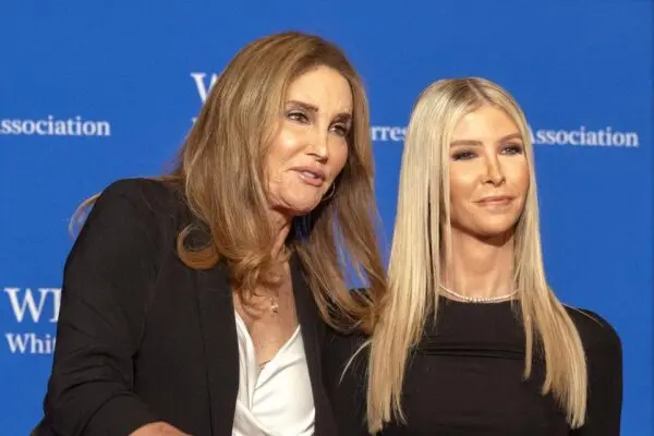 Η Σοφία Χάτσινς: Μια Νέα Φωνή στη Βιομηχανία