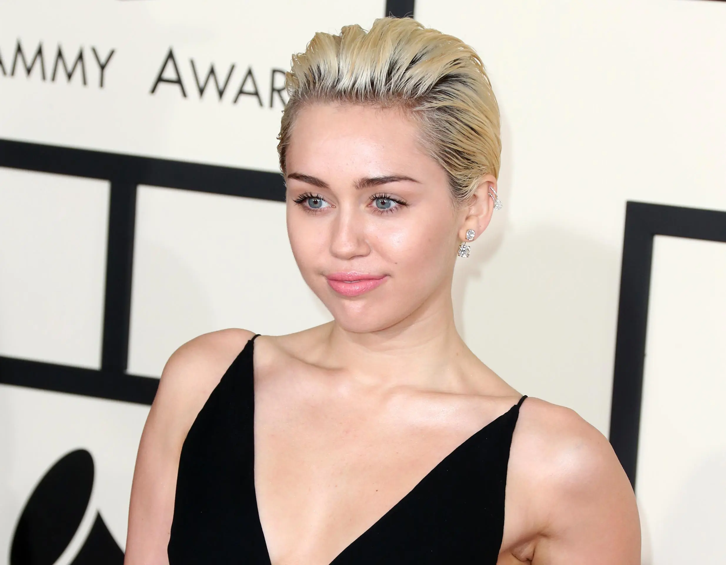 Miley Cyrus: Το Ταλέντο και η Καινοτομία της Στον Μουσικό Χώρο
