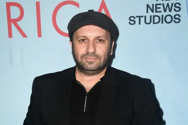 Η Σημαντικότητα του Brad Everett Young στην Κοινωνία image 1