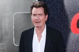 Charlie Sheen: Κωμικός και Πολυσυζητημένος Ηθοποιός
