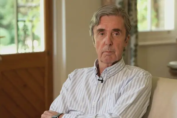 Ο John Stapleton: Μια Ιστορία Ικανότητας και Φιλανθρωπίας
