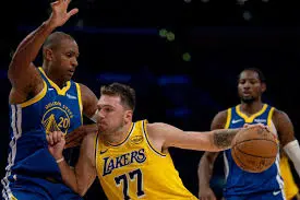 Lakers vs Warriors: Ένα Ντέρμπι που Καθόρισε τη Σεζόν του NBA
